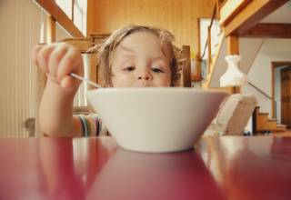 Τι πρέπει να τρώει το παιδί για καλύτερες επιδόσεις στο σχολείο